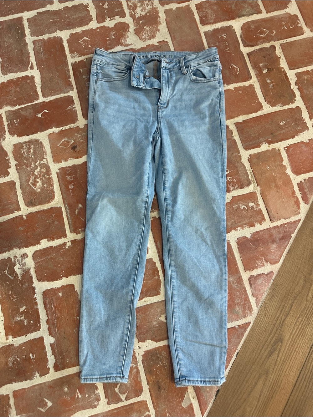 American Eagle Outfitters Light Wash Skinny Jeans